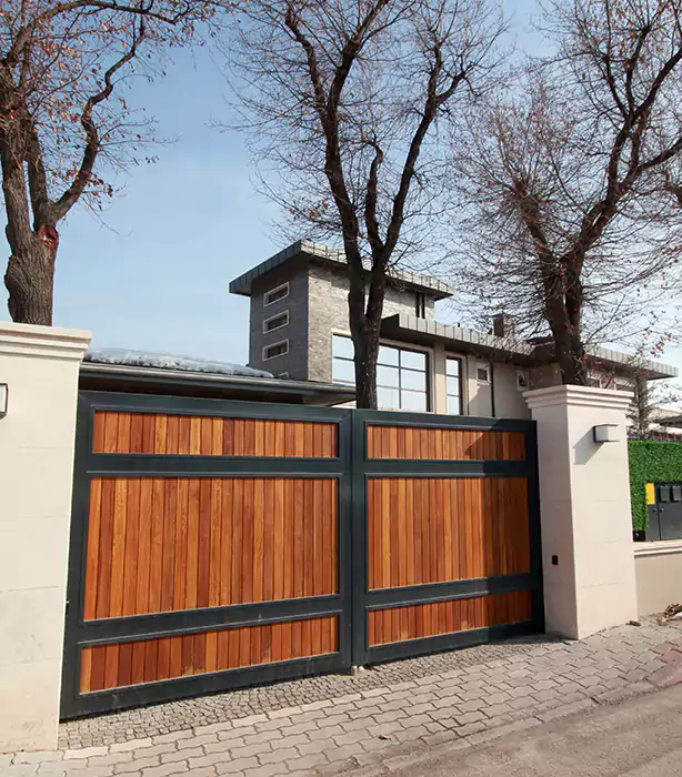 Wooden Gate Repair Aventura